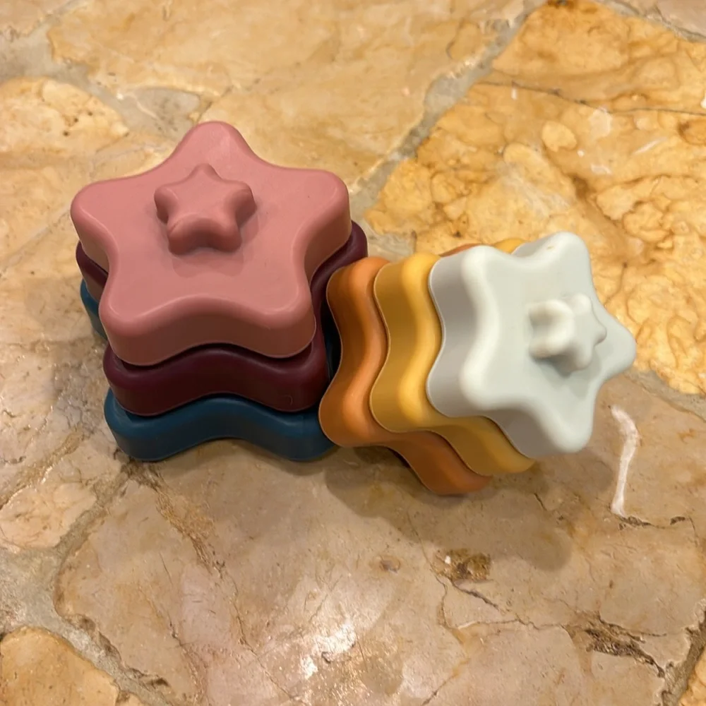 Stacking silicon earth tone star tower